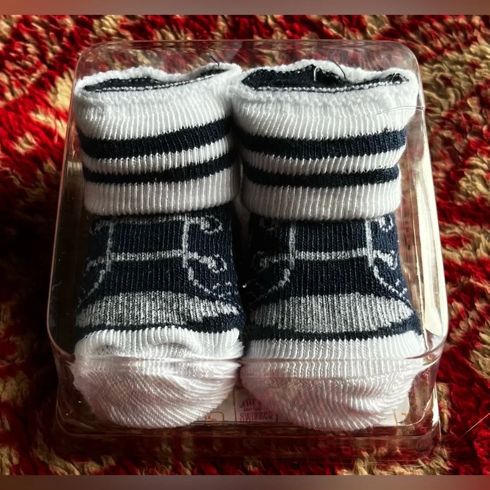 INFANT BOOTIES - Picture 1 of 2